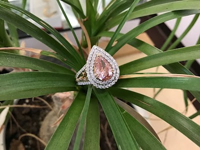 The Jewelers Edge